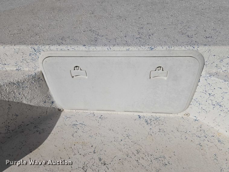 image for item EU3524 2009 Bay Master 2150 Express boat