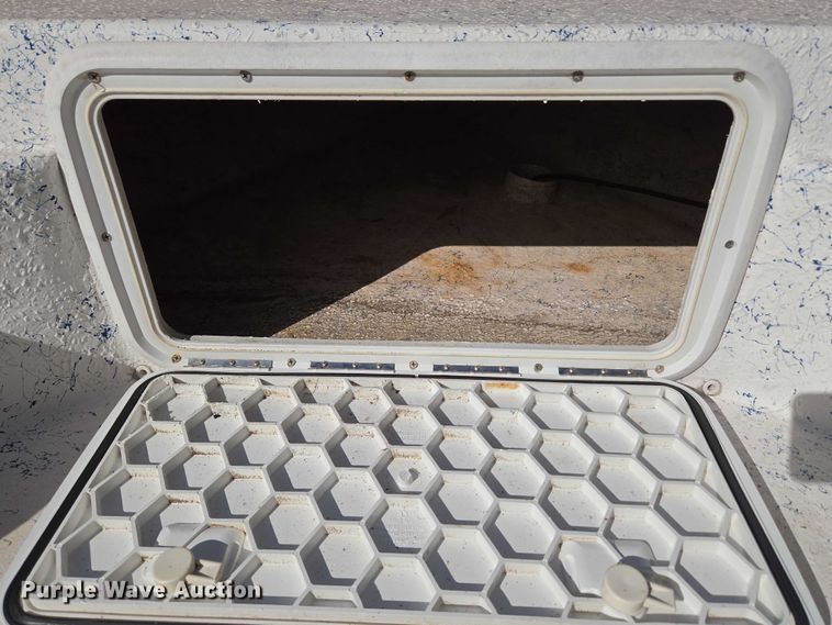 image for item EU3524 2009 Bay Master 2150 Express boat