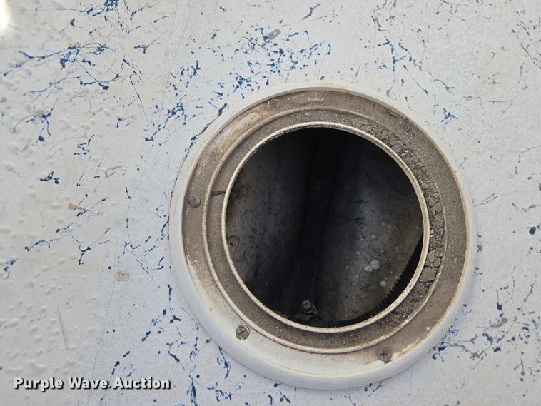 image for item EU3524 2009 Bay Master 2150 Express boat