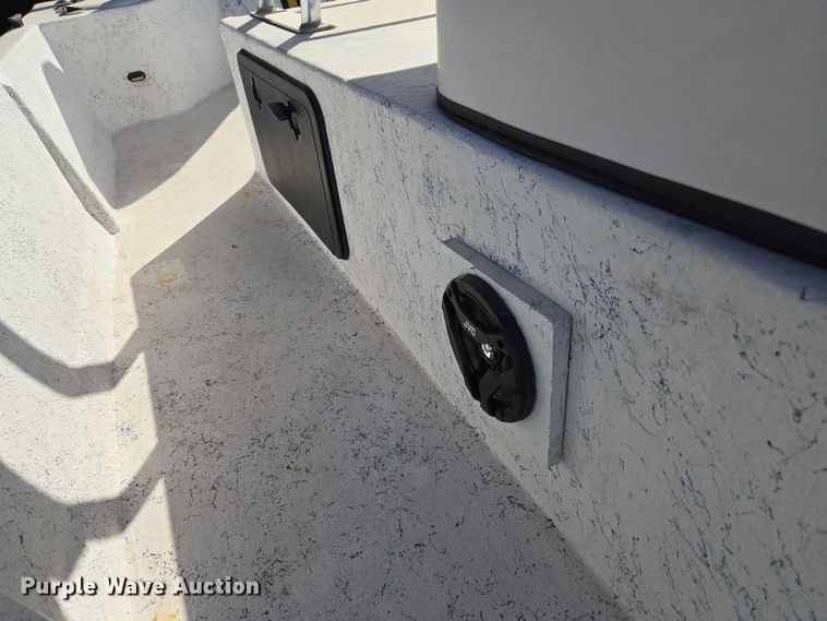 image for item EU3524 2009 Bay Master 2150 Express boat