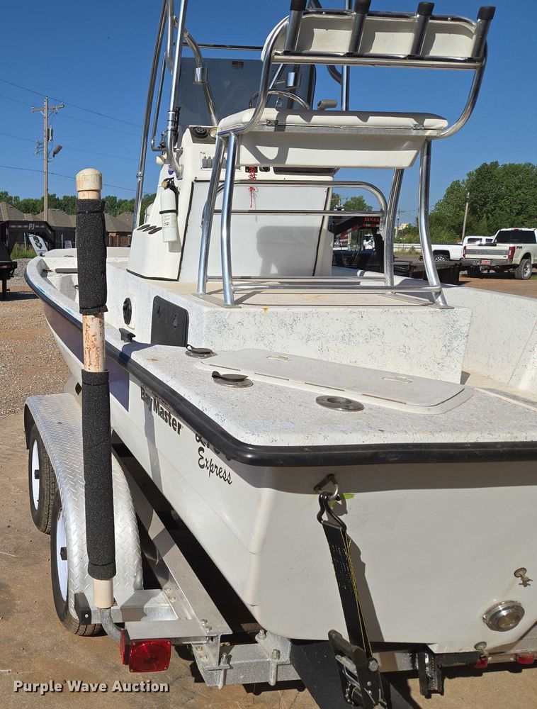 image for item EU3524 2009 Bay Master 2150 Express boat
