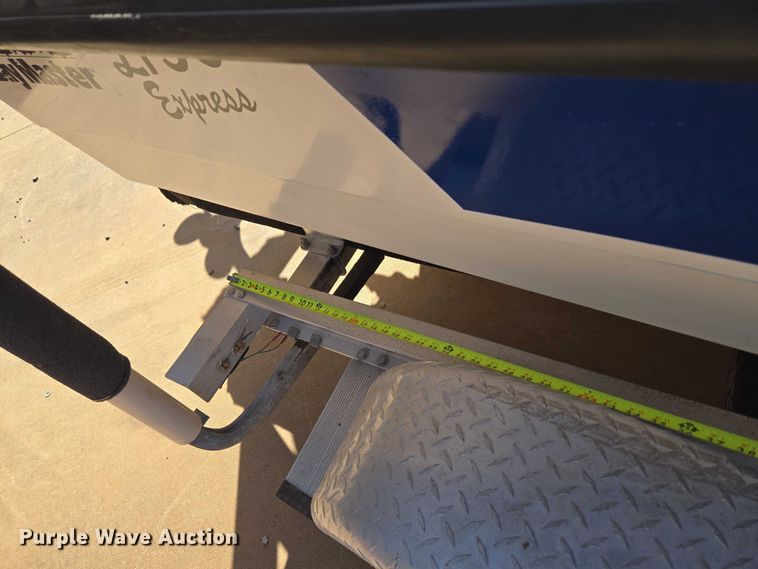 image for item EU3524 2009 Bay Master 2150 Express boat