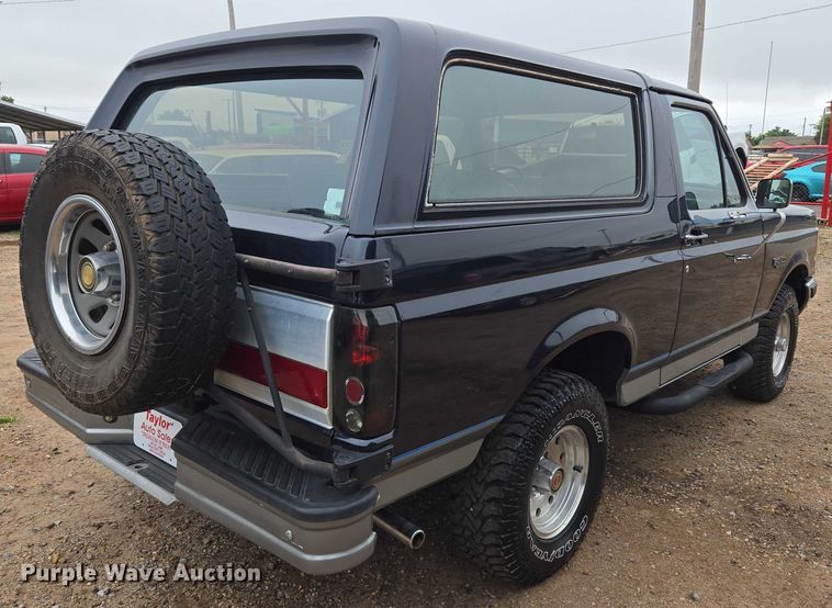 image for item EU3529 1989 Ford Bronco Custom SUV