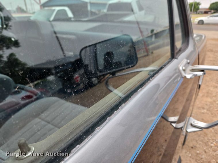 image for item EU3529 1989 Ford Bronco Custom SUV