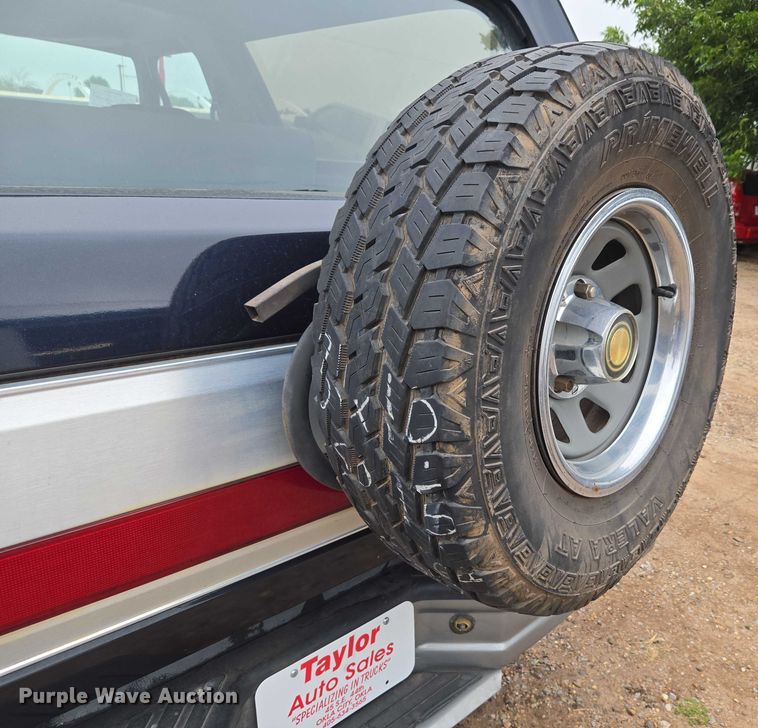 image for item EU3529 1989 Ford Bronco Custom SUV