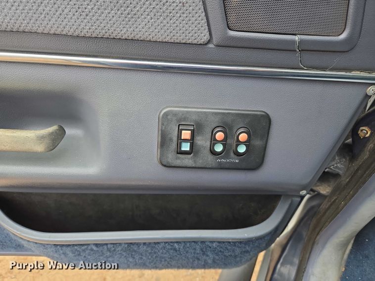 image for item EU3529 1989 Ford Bronco Custom SUV