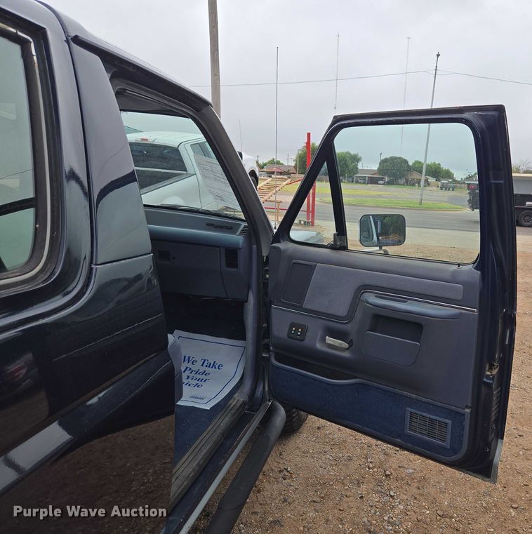 image for item EU3529 1989 Ford Bronco Custom SUV