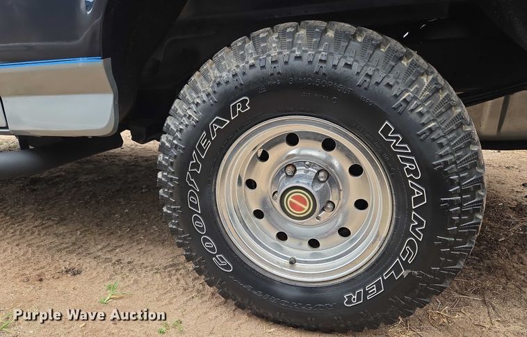 image for item EU3529 1989 Ford Bronco Custom SUV