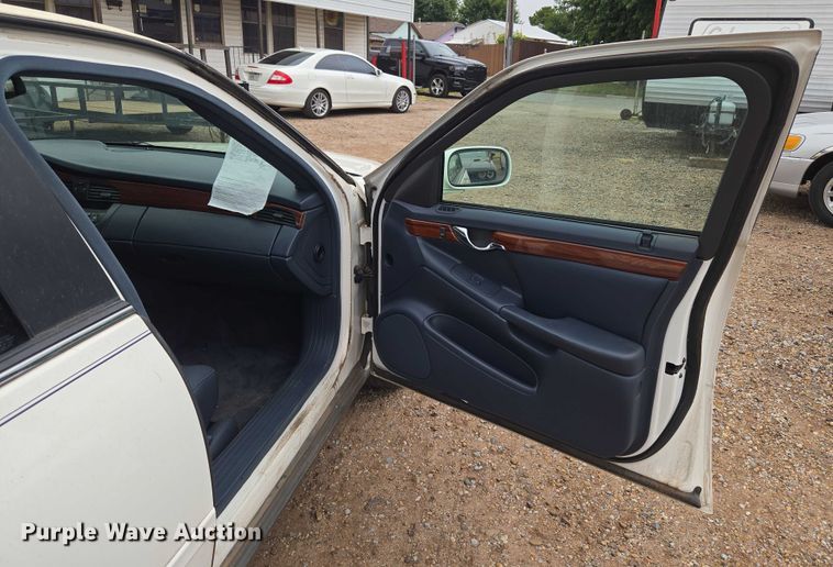 image for item EU3531 2000 Cadillac Krystal Koach Base limousine