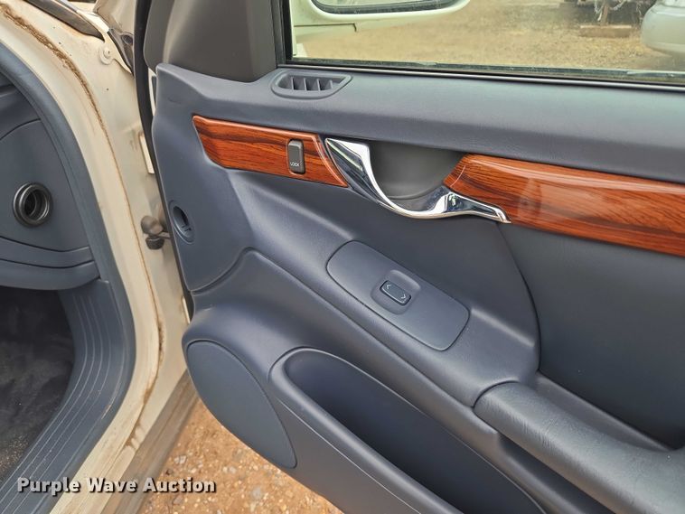 image for item EU3531 2000 Cadillac Krystal Koach Base limousine