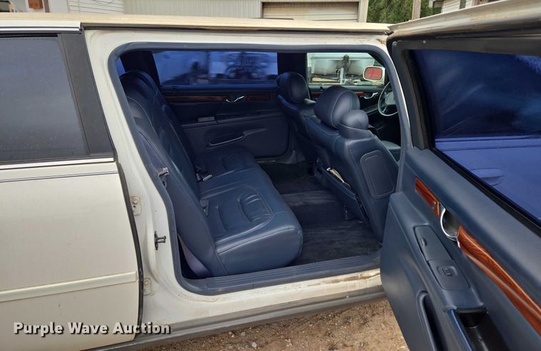 image for item EU3531 2000 Cadillac Krystal Koach Base limousine