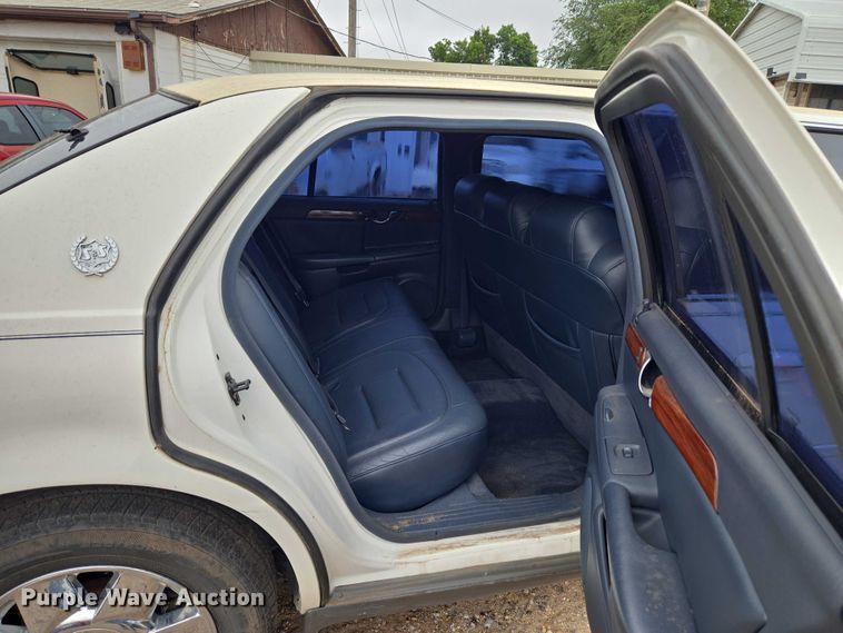 image for item EU3531 2000 Cadillac Krystal Koach Base limousine