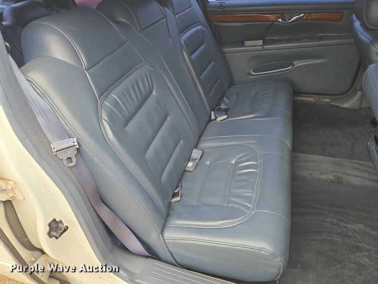 image for item EU3531 2000 Cadillac Krystal Koach Base limousine