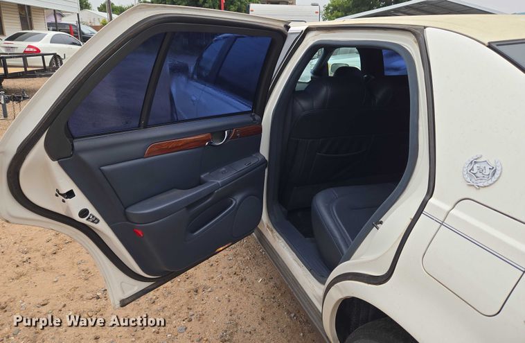 image for item EU3531 2000 Cadillac Krystal Koach Base limousine