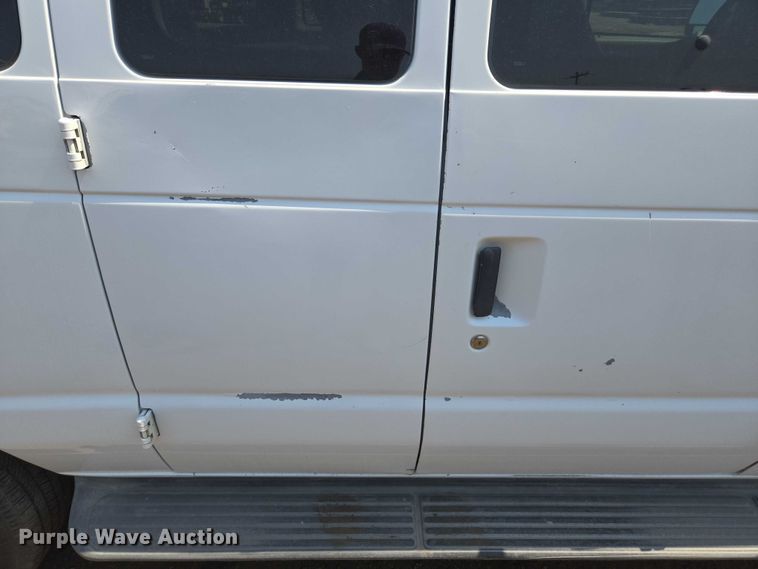 image for item FB9419 2006 Ford E350 van