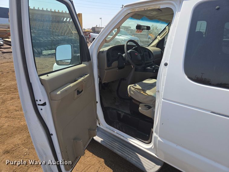 image for item FB9419 2006 Ford E350 van