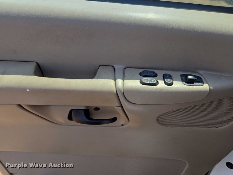 image for item FB9419 2006 Ford E350 van