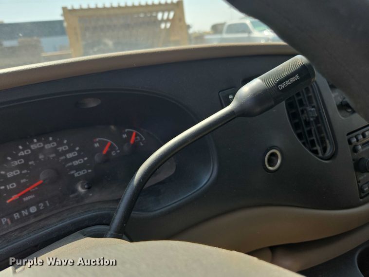 image for item FB9419 2006 Ford E350 van