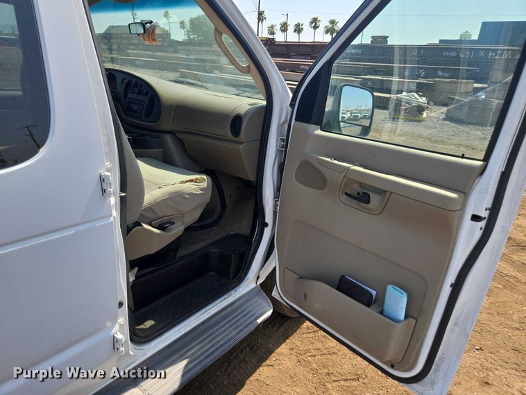 image for item FB9419 2006 Ford E350 van