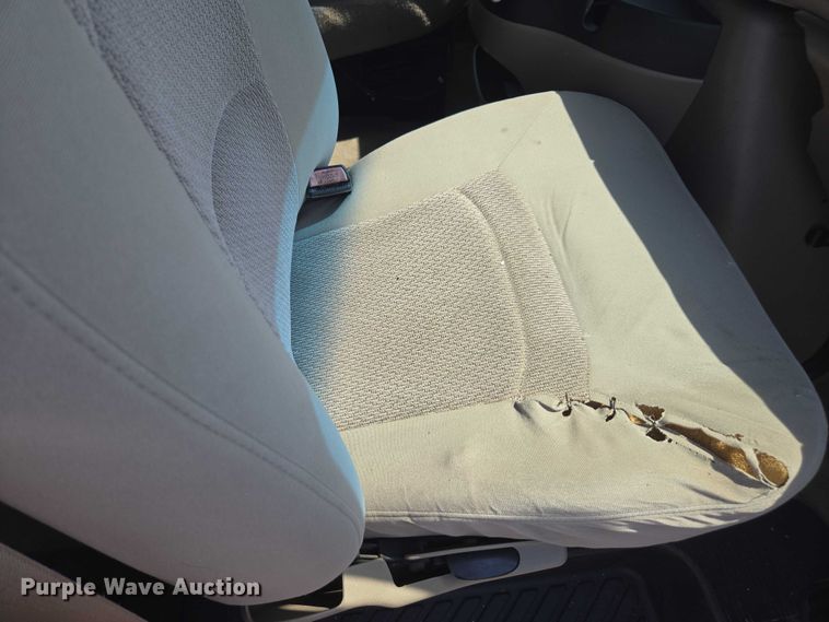 image for item FB9419 2006 Ford E350 van