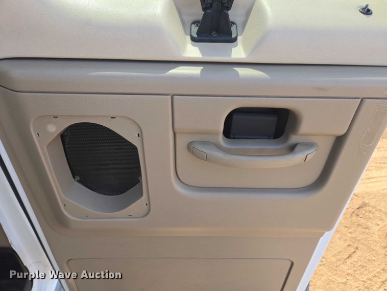 image for item FB9419 2006 Ford E350 van