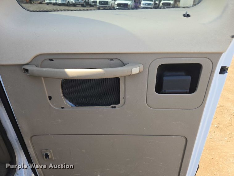 image for item FB9419 2006 Ford E350 van