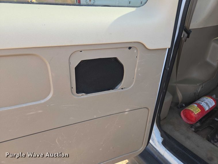 image for item FB9419 2006 Ford E350 van