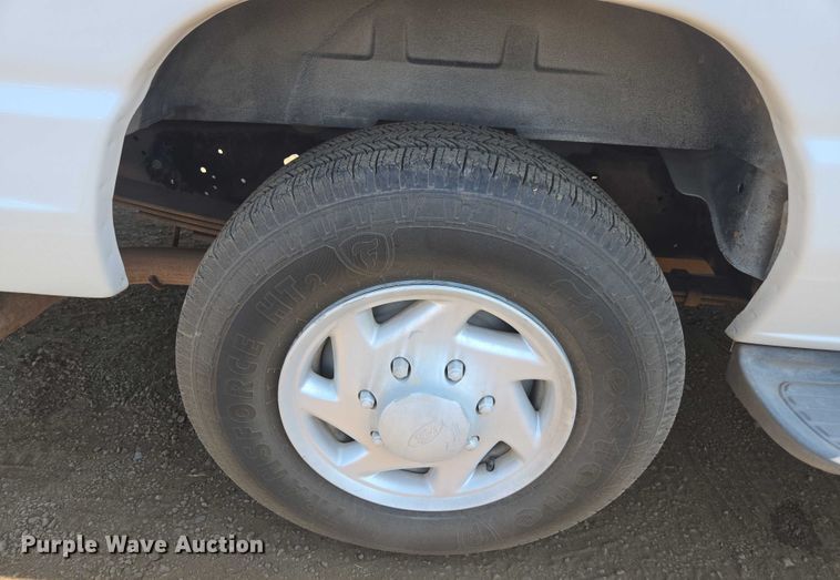 image for item FB9419 2006 Ford E350 van