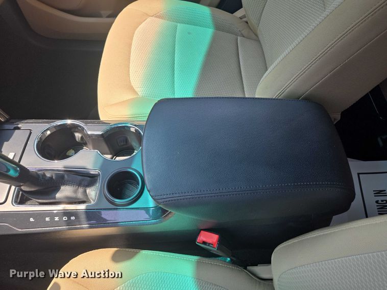 image for item FB9420 2016 Ford Explorer XLT SUV