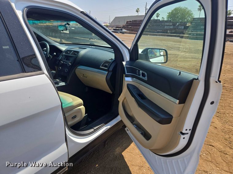 image for item FB9420 2016 Ford Explorer XLT SUV