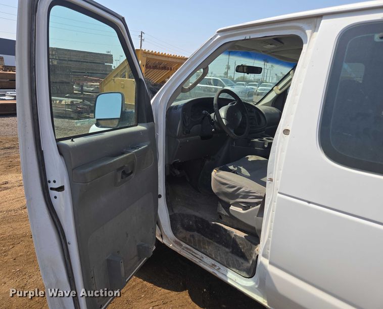 image for item FB9421 2006 Ford E350 van