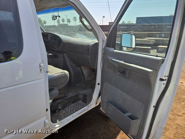 image for item FB9421 2006 Ford E350 van