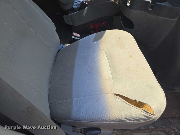 image for item FB9421 2006 Ford E350 van