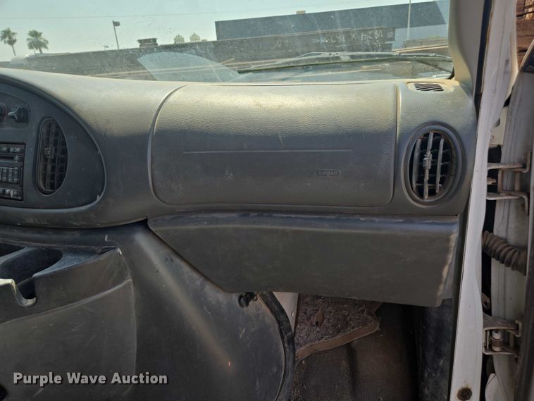 image for item FB9421 2006 Ford E350 van