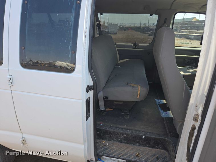 image for item FB9421 2006 Ford E350 van