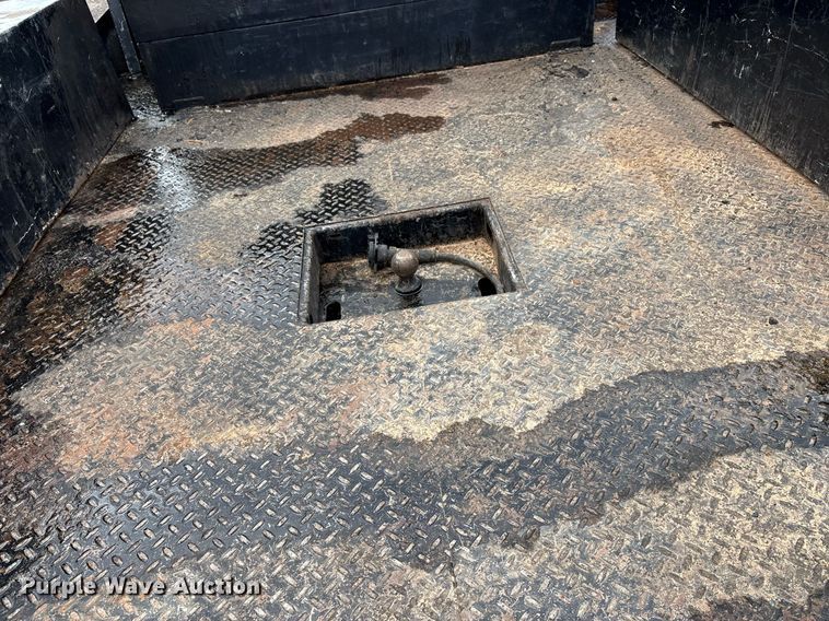 image for item FB9438 2014 Ford F550 Super Duty Crew Cab flatbed truck