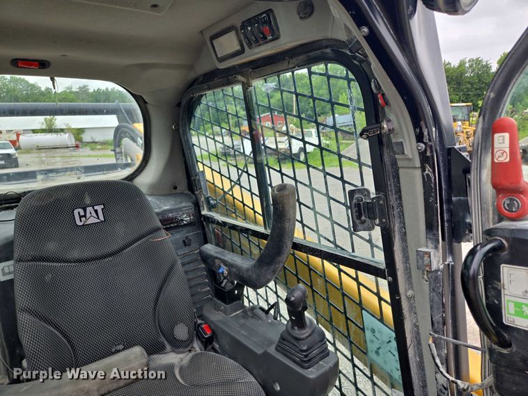 image for item DF8613 2020 Caterpillar 262D3 skid steer loader