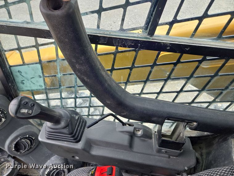 image for item DF8613 2020 Caterpillar 262D3 skid steer loader