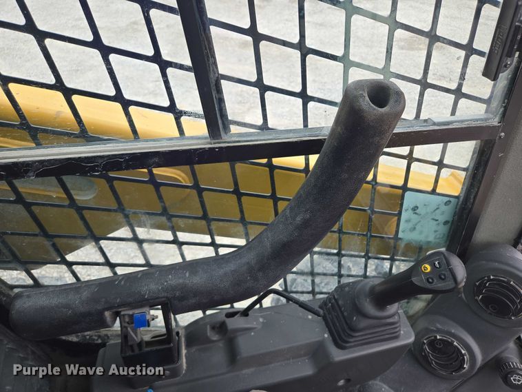 image for item DF8613 2020 Caterpillar 262D3 skid steer loader