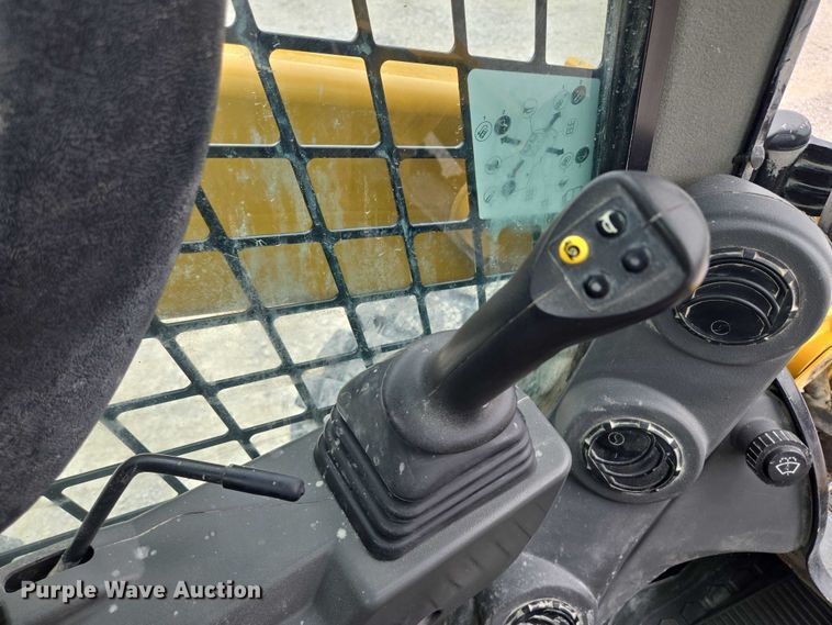 image for item DF8613 2020 Caterpillar 262D3 skid steer loader