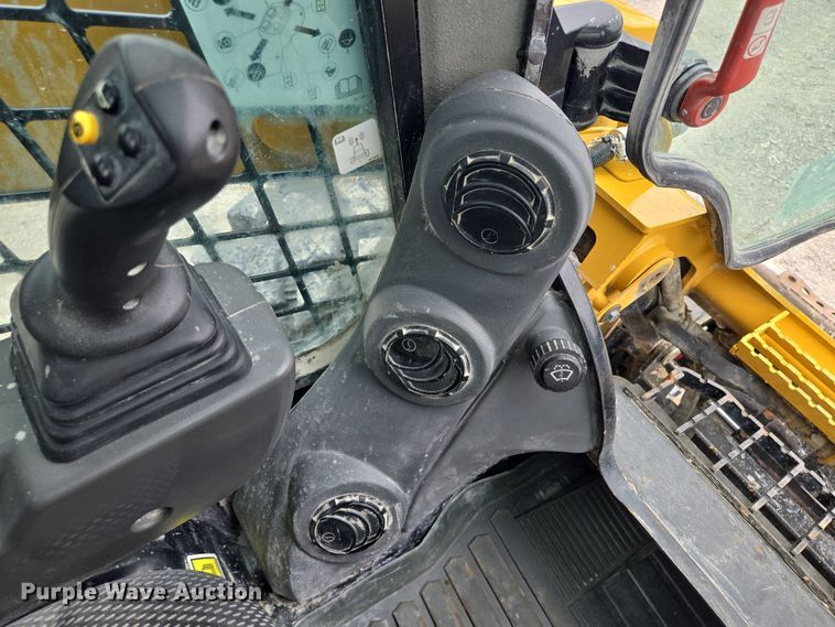 image for item DF8613 2020 Caterpillar 262D3 skid steer loader