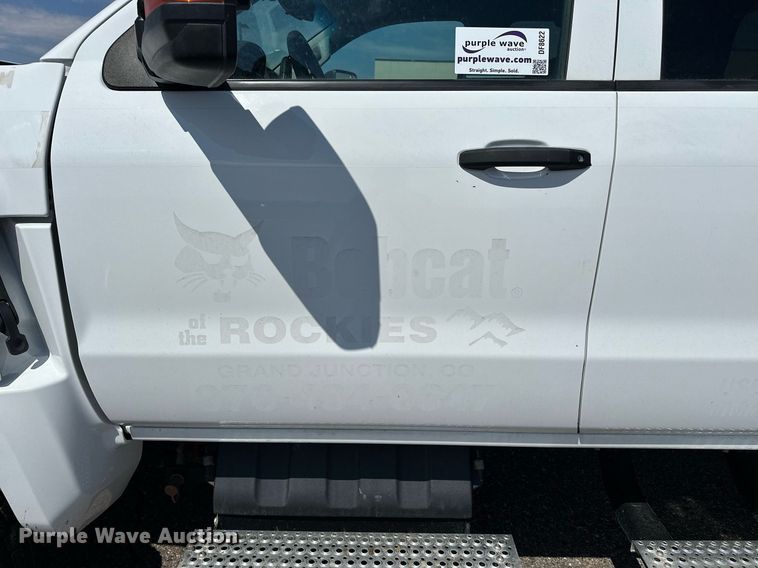 image for item DF8622 2022 Chevrolet 5500 flatbed truck