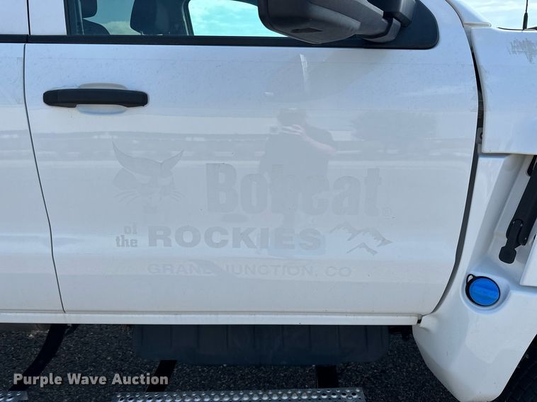 image for item DF8622 2022 Chevrolet 5500 flatbed truck