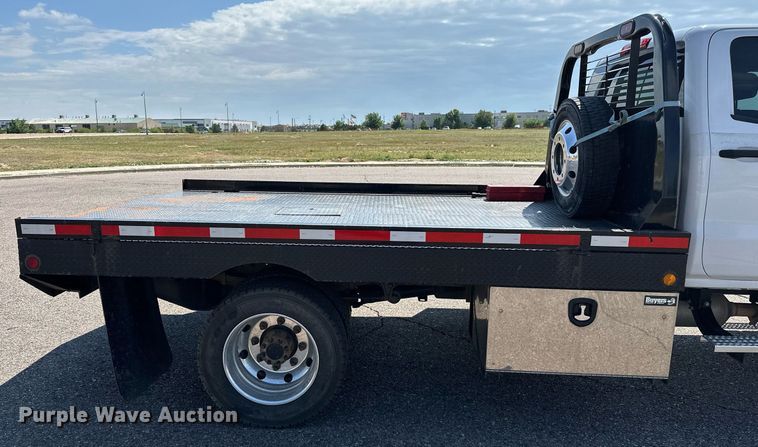 image for item DF8622 2022 Chevrolet 5500 flatbed truck