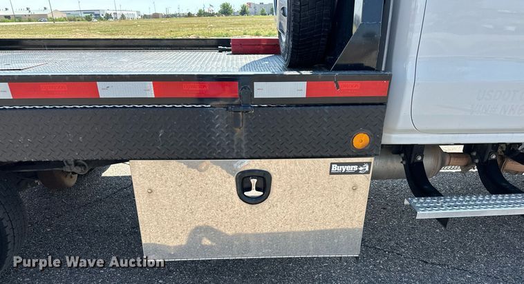 image for item DF8622 2022 Chevrolet 5500 flatbed truck