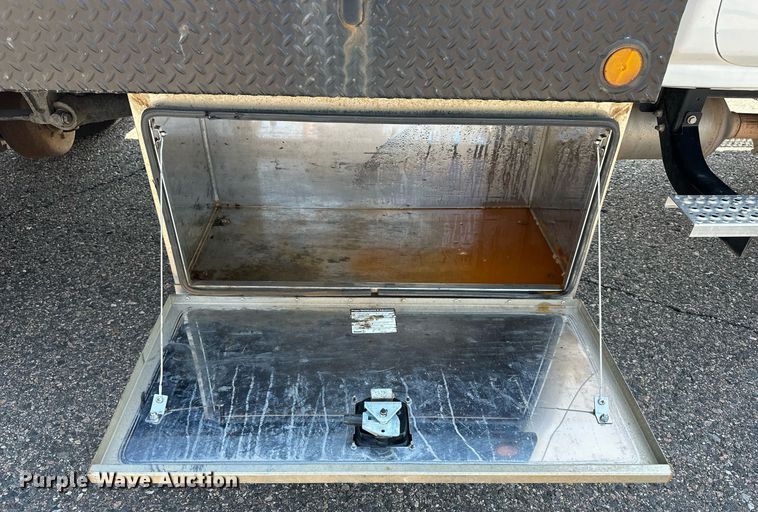 image for item DF8622 2022 Chevrolet 5500 flatbed truck