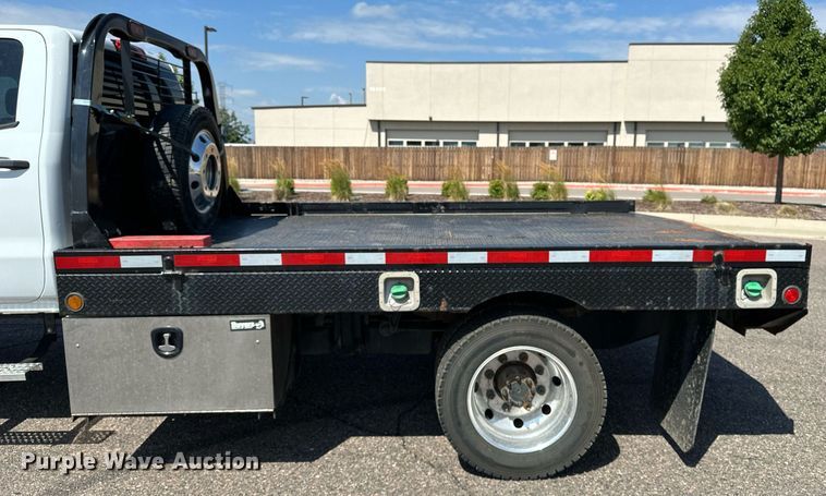 image for item DF8622 2022 Chevrolet 5500 flatbed truck