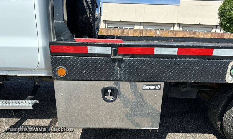 image for item DF8622 2022 Chevrolet 5500 flatbed truck