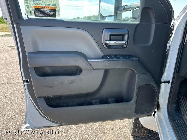 image for item DF8622 2022 Chevrolet 5500 flatbed truck