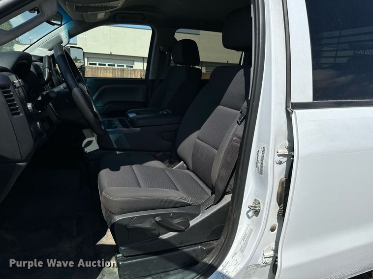 image for item DF8622 2022 Chevrolet 5500 flatbed truck